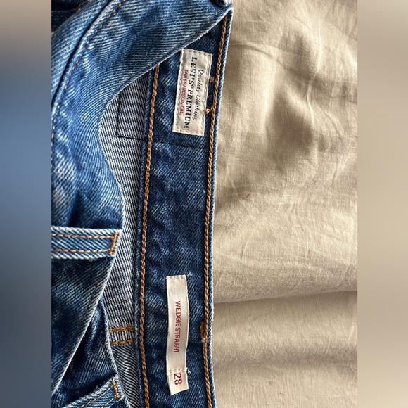 Levi Jeans, size 28, Wedgie style & vintage ! Brand new! - Picture 2 of 2